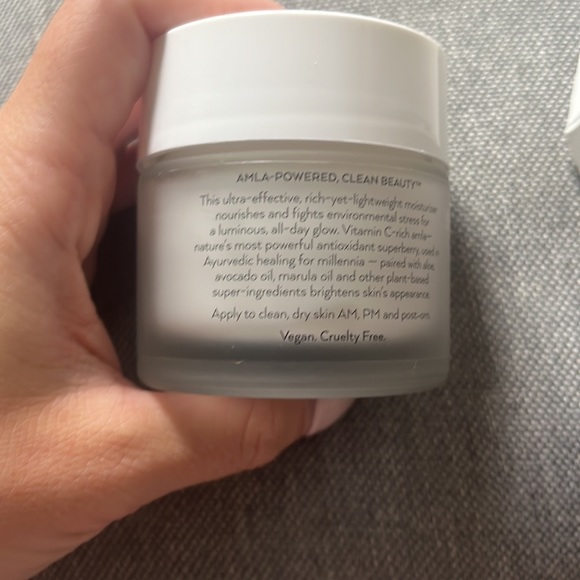 BNIB alo luminizing face moisturizer full size 2oz - Picture 2 of 6